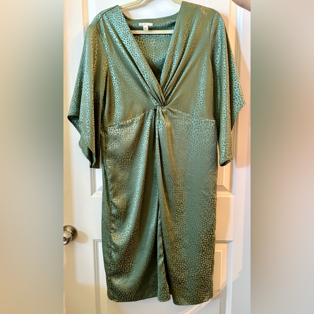 Kimono-Style Satin Dress — Green Animal Print — Size XL 🌿